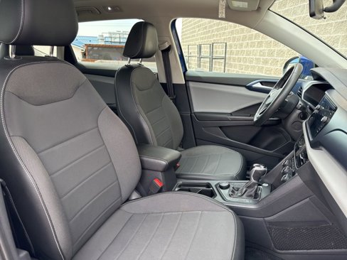 Used 2022 Volkswagen Taos SE w/ Panoramic Sunroof Package image 35