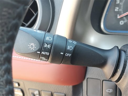 Used 2015 Toyota RAV4 Limited image 26