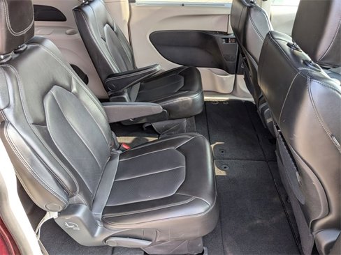 Certified 2021 Chrysler Voyager Lxi image 28