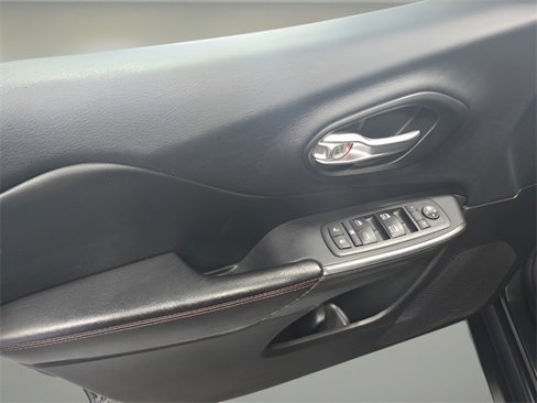 Used 2015 Jeep Cherokee Trailhawk w/ Cold Weather Group image 26