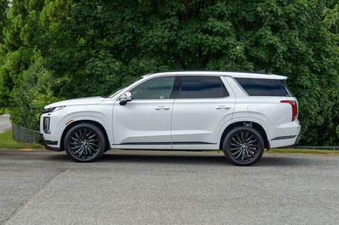 Used 2025 Hyundai Palisade Calligraphy image 3