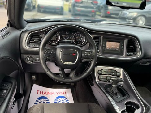 Used 2015 Dodge Challenger SXT w/ Driver Convenience Group image 7