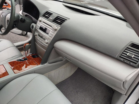 Used 2010 Toyota Camry XLE image 24