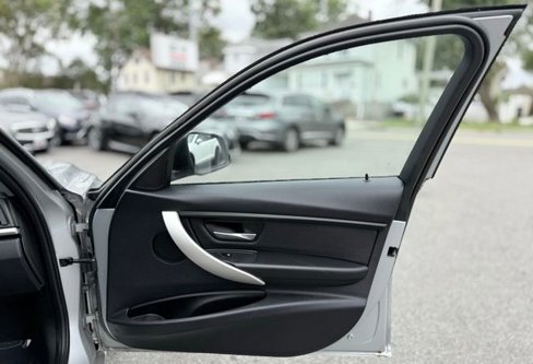 Used 2014 BMW 320i xDrive Sedan image 29