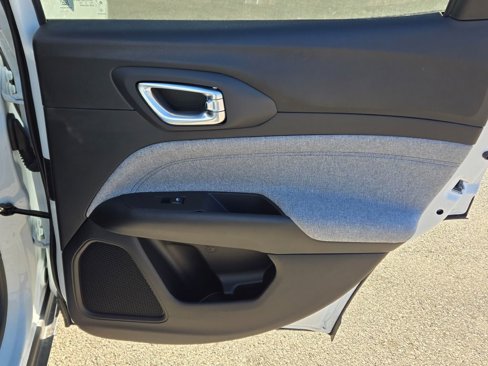 New 2025 Jeep Compass Latitude image 9