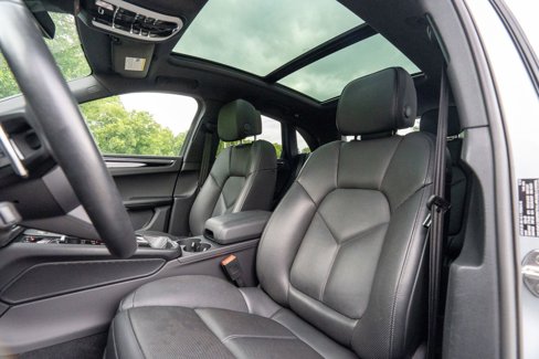 Certified 2024 Porsche Macan image 4