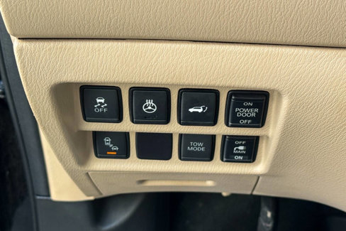 Used 2017 Nissan Pathfinder Platinum image 29