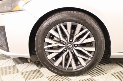 Used 2024 Nissan Altima 2.5 SV image 16