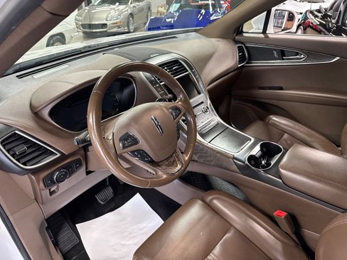 Used 2017 Lincoln MKX Reserve w/ Driver Assistance Package image 27
