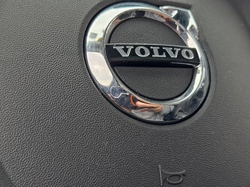 Used 2020 Volvo XC60 T5 Momentum w/ Protection Package Premier image 33