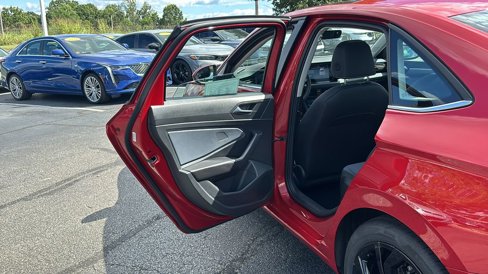 Used 2025 Volkswagen Jetta SE image 29