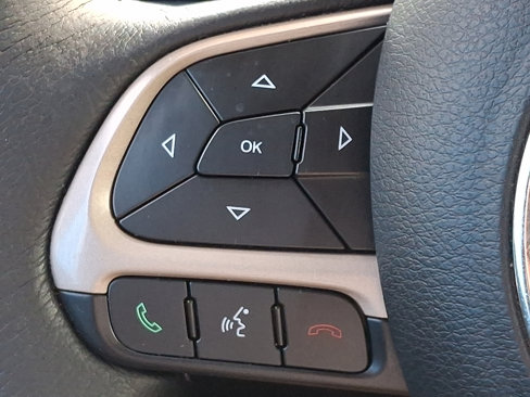 Used 2016 Jeep Renegade Latitude w/ Popular Equipment Group image 22