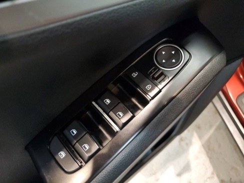 Used 2020 Kia Soul LX image 12