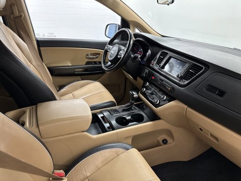 Used 2017 Kia Sedona LX w/ LX Essentials Premium Package image 21