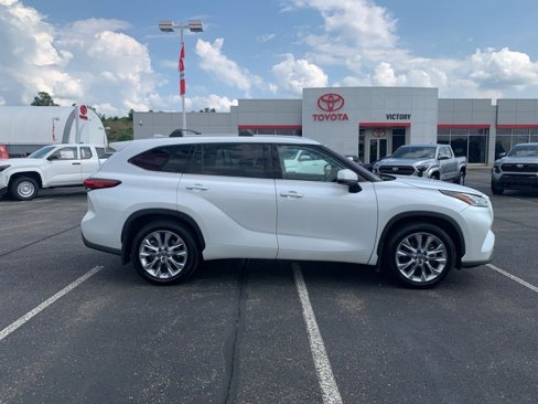 Used 2022 Toyota Highlander Limited image 3