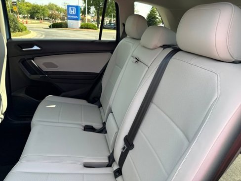 Used 2020 Volkswagen Tiguan SEL image 14