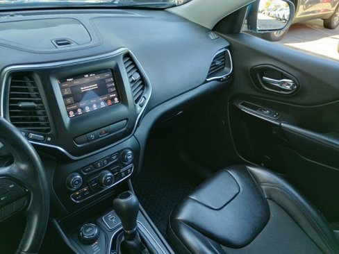 Used 2020 Jeep Cherokee Latitude Plus image 17