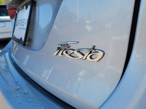 Used 2017 Ford Fiesta SE image 9