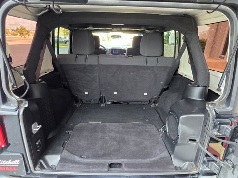 Used 2012 Jeep Wrangler Unlimited Sahara image 13