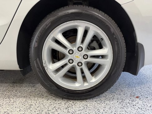 Used 2017 Chevrolet Cruze LT image 13