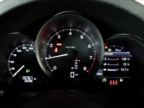Certified 2023 Porsche Macan image 16