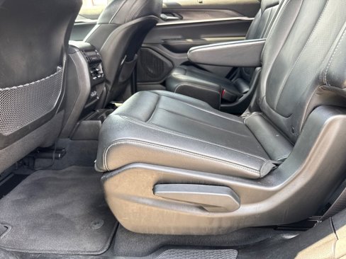 Used 2024 Jeep Grand Cherokee L Limited w/ Luxury Tech Group II image 20
