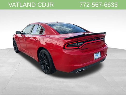 Used 2018 Dodge Charger SXT w/ Blacktop Package image 9