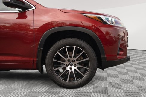 Used 2018 Toyota Highlander SE image 29