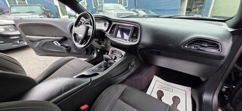 Used 2018 Dodge Challenger SXT w/ Blacktop Package image 9