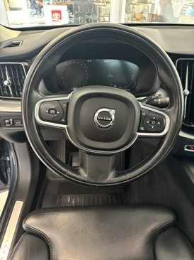 Used 2019 Volvo XC60 T8 Momentum w/ Premium Package image 13