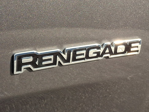 Used 2016 Jeep Renegade Latitude w/ Popular Equipment Group image 31