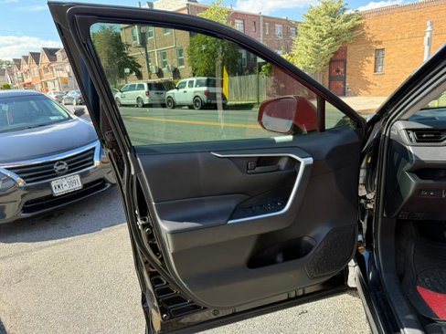 Used 2019 Toyota RAV4 LE image 19