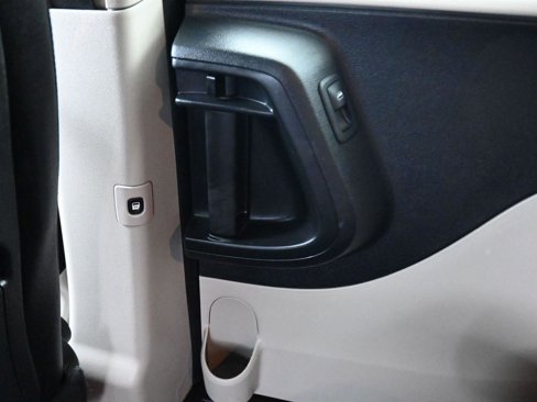 Used 2019 Dodge Grand Caravan SXT image 32
