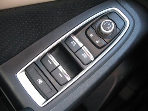 Used 2020 Subaru Ascent Limited w/ Technology Package image 18