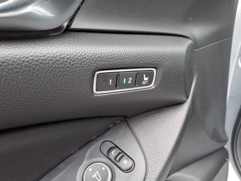Used 2019 Honda Accord Touring image 11