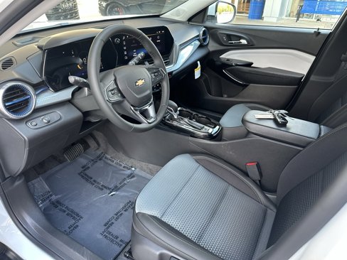 New 2025 Chevrolet Trax LT w/ Driver Confidence Package image 10