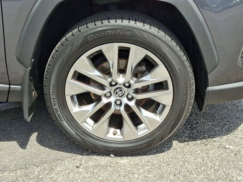 Used 2021 Toyota RAV4 Limited image 8