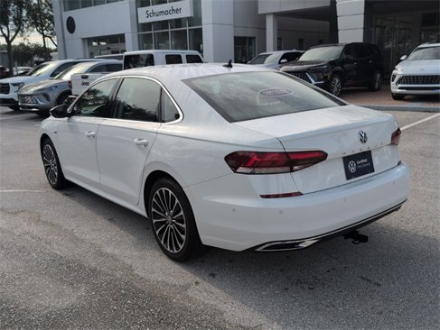 Certified 2022 Volkswagen Passat 2.0T image 12