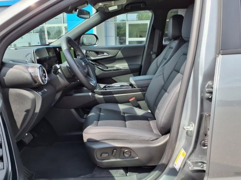Used 2025 Chevrolet Equinox LT w/ Convenience Package II image 11