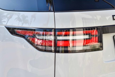 Used 2019 Land Rover Discovery HSE image 9