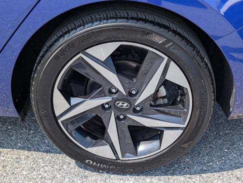 Used 2023 Hyundai Elantra Limited w/ Cargo Package image 11