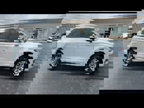 Used 2023 Audi Q5 2.0T Premium w/ Convenience Package image 9