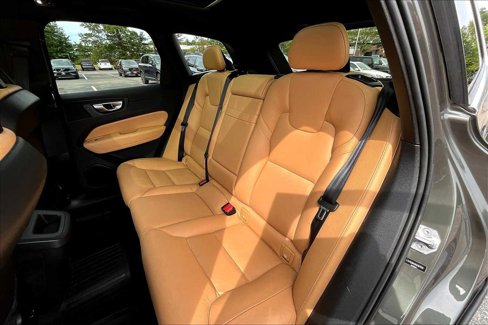 Used 2019 Volvo XC60 T5 Momentum w/ Multimedia Package image 19