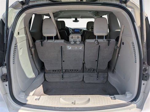 Used 2017 Chrysler Pacifica Touring-L image 29