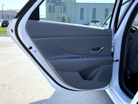 Certified 2025 Hyundai Elantra SE image 21