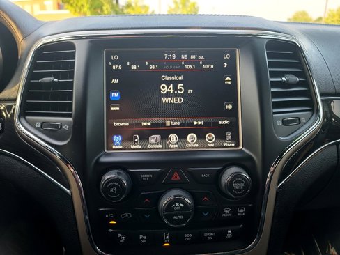 Used 2017 Jeep Grand Cherokee Overland w/ Jeep Active Safety Group image 18