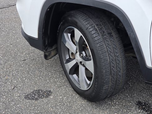 Used 2019 Jeep Cherokee Limited image 27