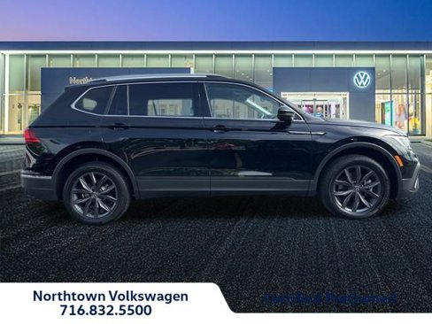 Certified 2022 Volkswagen Tiguan SE image 2