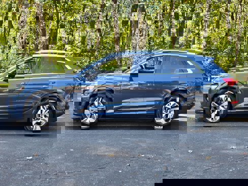 Used 2024 Audi Q8 e-tron Premium Plus w/ Premium Plus Package image 3