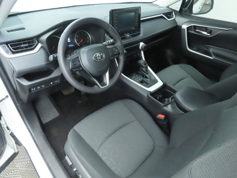 Used 2021 Toyota RAV4 XLE w/ Convenience Package image 9